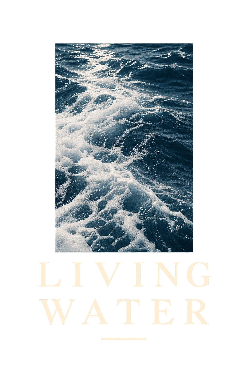 Ryggmotivet på Living Water-t-skjorten: foto av havbølger over LIVING WATER